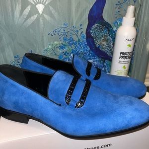 Size 9 mens brand new, black and blue style shoes.